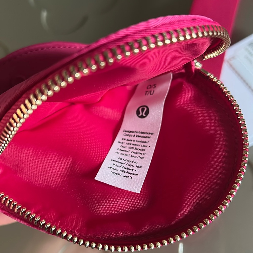 🆕 LULULEMON Dual Pouch Wristlet Heart Pink Passionate / Gold NWT - Picture 11 of 17